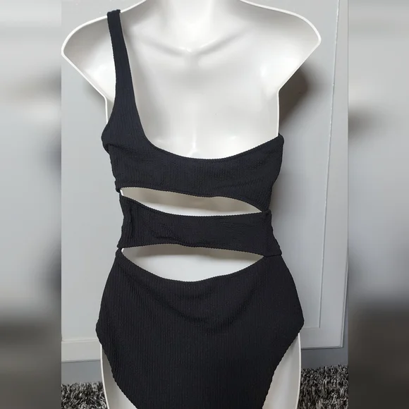 American Eagle Outfitters Black One-Shoulder Swimsuit - Picture 2 of 3